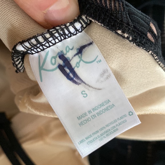 Black cut-out one piece - Picture 2 of 5